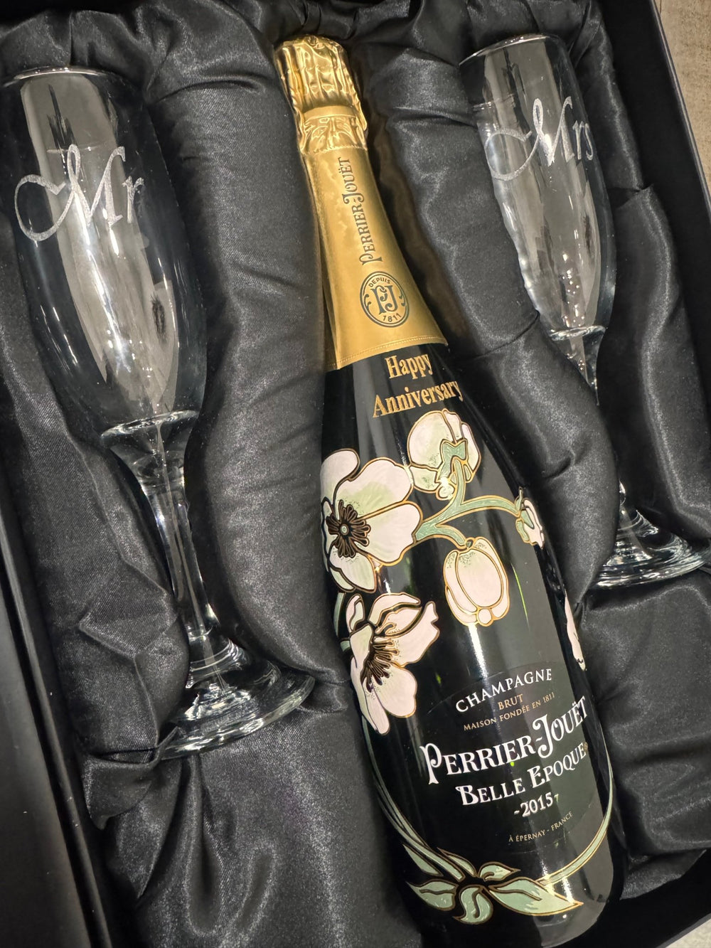 Perrier - Jouët Belle Époque Rosé Champagne Gift Box W/ 2 Champagne Flutes - Bottles2Gift